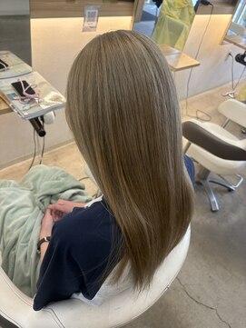 ジーアイム(G-i’m) 黒髪からブリーチ×カットで、透明感のあるロングスタイルに☆