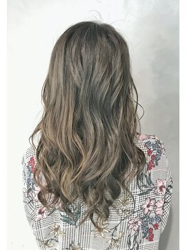 ヘアーワークス ヘルム 渋谷店(HAIR WORKS HELM) グレージュ