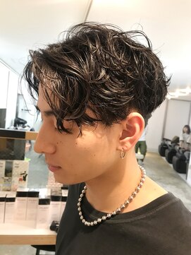 ウェイビーエフティフィフス 横浜西口(WAVEY ft.fifth) 無造作パーマセンターパートツイストスパイラルパーマ刈り上げ