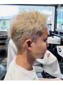 金髪スパイキーショート