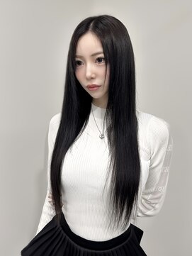 ロムーク 表参道(LOMKH) ミディアムレイヤーロングレイヤーカット顔周りブルーブラック