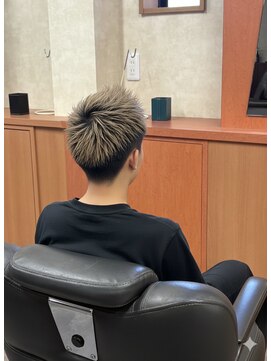 クリスタル(Cristal) 刈り上げショートスタイル