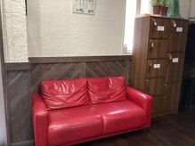 ヘアーメイクフィリックス 学園店(HAIR MAKE FELIX)の雰囲気（ゆったりとしたソファーでお連れ様もお待ち頂けます。）