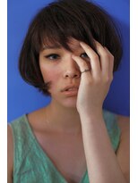 ブーケ(BOUQUET)&nbsp;顔を包み込む自然な前さがりボブ前髪ザクザクがおすすめ