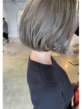 ジジ フルアヘッド(Gigi fullahead) 透明感抜群グレージュカラー