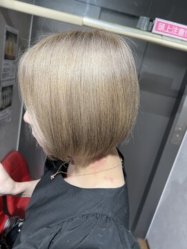 ビスイル 秋葉原店(Vis ill) マチルダボブ/卵型/グレージュ/透明感/艶カラー/ケアブリーチ