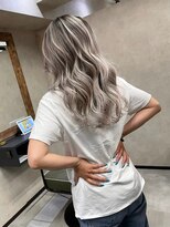 サニー 渋谷(SUNNY)&nbsp;バレイヤージュ、ハイライト、レイヤーロング、グレーベージュ