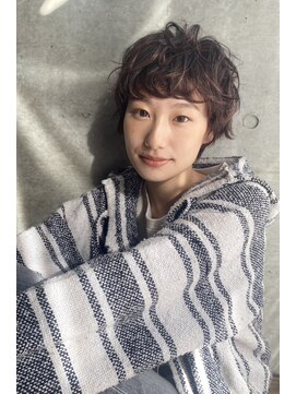 ファム(FAM) ショート ニュアンスパーマ くせ毛 ハイライト 代官山 渋谷