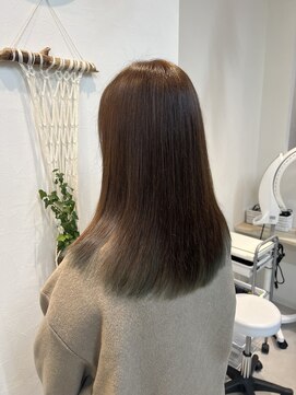 髪仕度コア(CORE) ミディアムロングのブルー系インナーカラー