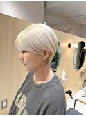 ホワイトブロンドハイトーンショートレイヤーケアブリーチ渋谷駅