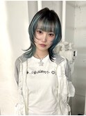 顔まわりレイヤーカットシャギーウルフカットブルーカラー