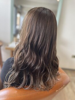 ちいさな美容室の写真/艶感溢れる美髪へ＊肌や瞳の色に合わせたカラーをあなたの希望に沿ってご提案し、"なりたい"を叶えます！