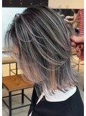 グレーシルバーのバレイヤージュ