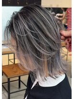 サロウィン 下北沢(SALOWIN)&nbsp;グレーシルバーのバレイヤージュ