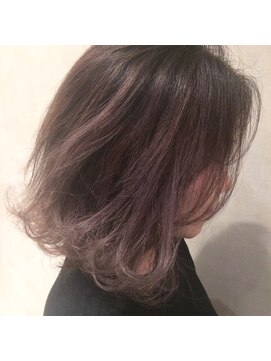 リリ(Riri) 外国人風切りっぱなし