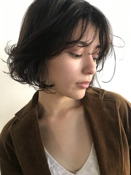ナヌーク シブヤ(nanuk shibuya) 目にかかるカール前髪とニュアンスボブ。