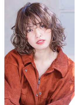 ケイト(kate) フォギーベージュ×波打ちレイヤーミディ