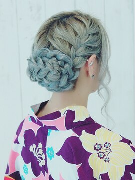 ルナクレセント (Luna crescent) シンプル編み込みアップ