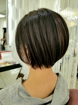 クオリス 赤塚店(QUALIS) 大人可愛い20代30代40代黒髪前下がりショートボブ丸みショート◎