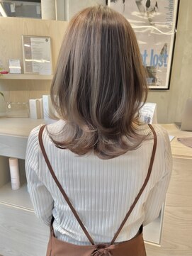 ナナローネス(nana loness) ゆったりレイヤーミディアム レイヤーカット