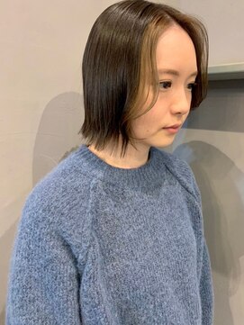 ラキ(laki) フェイスフレーミングミルクティーベージュ×タッセルボブ