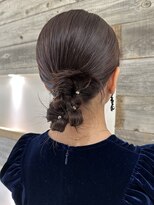 お呼ばれヘアシンプルシニヨンスタイル【肥田亜沙美】