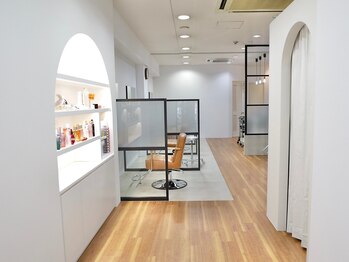 アカンサス バイ ミリー 高槻店(acanthus by milly)の写真/【高槻駅2分】《全席半個室》40・50代大人女性から圧倒的支持!髪や頭皮のお悩み改善◎理想の若見えヘアへ♪