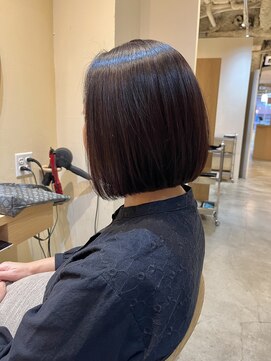 ソウスシア(SOURCE cia) 切りっぱなし前下がりボブ【佐藤和弥】