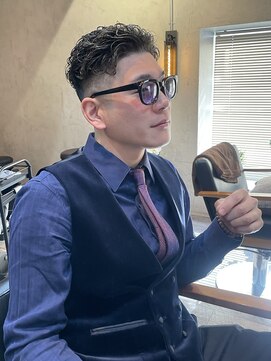 マスカリ(muscali) 【原田】ハイライト　パーマ　スキンフェード