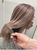 ミルクティーベージュ白髪ぼかしハイライトダブルカラーブリーチ