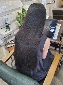 ウェルス(Wealth)の写真/髪のお悩みを解消し、ダメージレス髪質改善ストレートが叶う♪乾かしただけで艶髪が再現できる☆