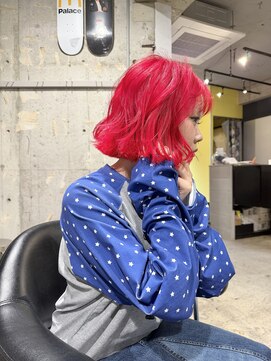 シリー(Silly) ブロンドに落ちるレッド