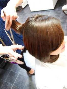 イズ ヘアデザイン(IS hair design)の写真/広々とした空間で癒されるアットホームサロン☆担当スタイリストが最初から最後まで丁寧に施術いたします！