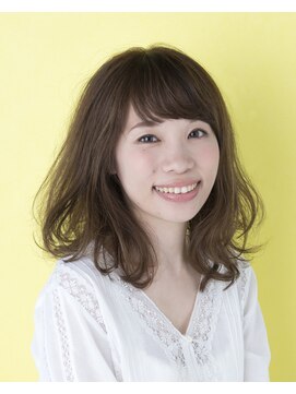 ルートヴィッヒ(Ludwig) 外はね感たっぷりのロングボブ。