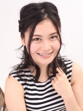 エマージュ 町田(Emerge) 編みこみアレンジ～艶カール[JR町田駅/町田/町田駅/町田東口]