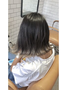 リリ(Riri) グレイバレイヤージュ