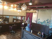 ビジュアライズ ヘアサロン(visualize hair salon)の雰囲気（外も中もオーナー自らDIYしたハンドメイドサロン♪）