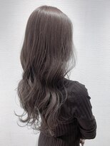グレージュ×巻き髪