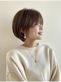 丸み可愛い 抜け感 ショート耳かけ ベージュカラー ショートボブ