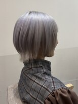 ラビス クローバー(Lovis clover)&nbsp;真っ白ホワイトカラーにミニウルフカット♪あゆむ