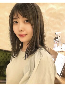 ビュートリアム265(BEAUTRIUM 265) 前髪ありセミロングレイヤー ブリーチなしオリーブベージュ 韓国