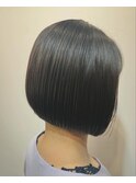丸み前下がりボブ
