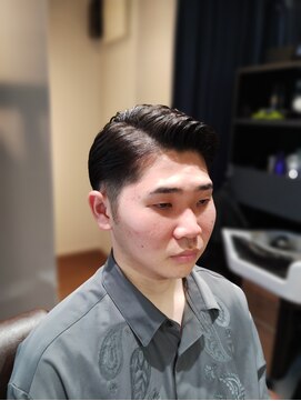 トレバー(Trever) ツーブロックのサイドパート