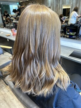 アトム(ATOM) 【ミルクティーベージュ】