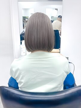 ミラ 新宿(MILA) ウェーブミディアム似合わせカットメルティカラーショート/新宿