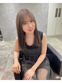 柔らかいグレージュ