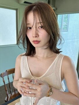 クテン(KUTEN) 抜け感外ハネレイヤーカット シアーベージュ