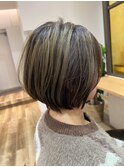 さりげなく印象を変える、大人のショートボブ