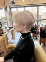 トルチェ(toRtue) センターパート ハンサムショート ホワイトブロンド