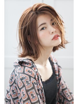 リル 8F 銀座(Rire) 【Rire-リル銀座-】大人女性に支持。無造作ショート